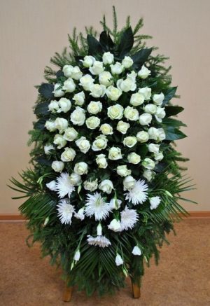 Венок на похороны из живых цветов №19