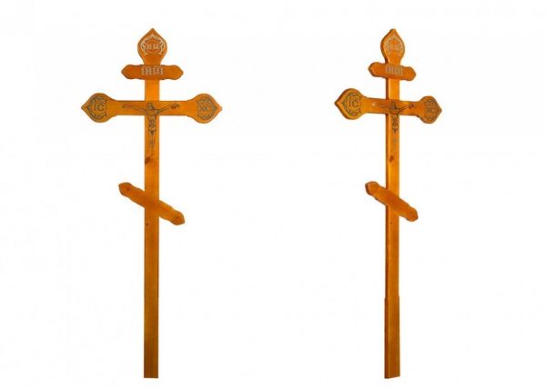 Крест на могилу Фигурный с распятьем светлый