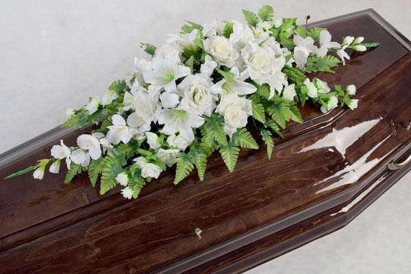 цветочная композиция на гроб для кремации Элит1